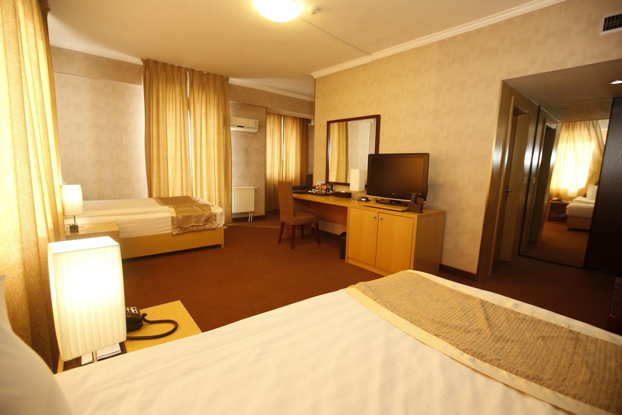 The Corporate Hotel Ulaanbaatar Bagian luar foto